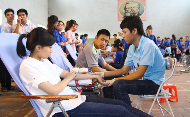 Sẻ chia những giọt máu đào 