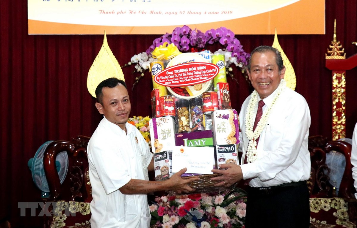 Phó Thủ tướng thăm chư Tăng, Phật tử Nam tông và đồng bào Khmer