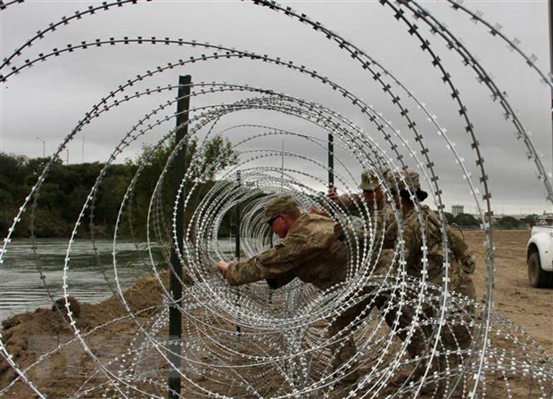 Thất bại của Tổng thống Trump trong ngăn dòng người di cư đổ về Mỹ