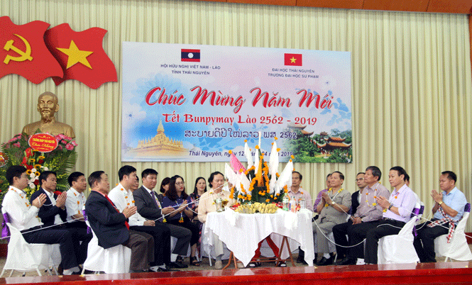 Lưu học sinh Lào đón Tết Bunpymay 