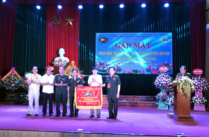 Hội doanh nhân Cựu chiến binh tỉnh đón nhận Cờ thi đua xuất sắc 