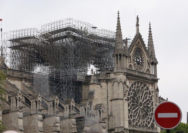 Nước Pháp chạy đua với thời gian để che chắn Nhà thờ Đức Bà Paris