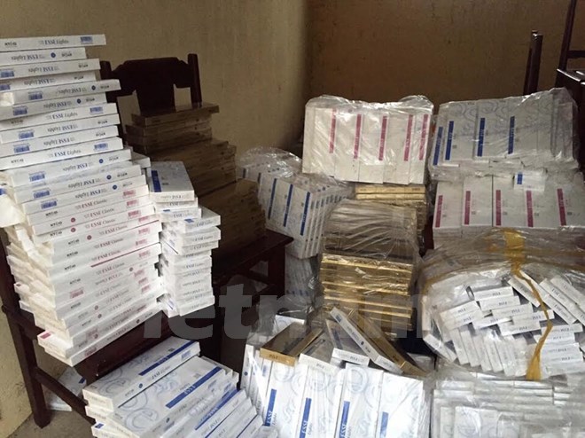 Bắt giữ xe ôtô chở gần 10.000 bao thuốc lá ngoại nhập lậu