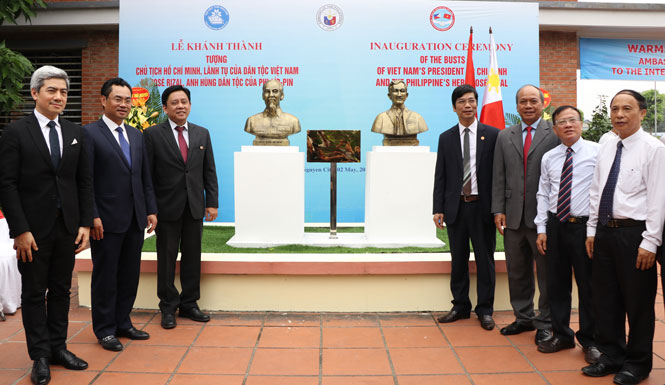 Khánh thành tượng Chủ tịch Hồ Chí Minh và Anh hùng dân tộc Philippin José Rizal 