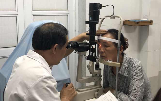 Khám sàng lọc để phẫu thuật thay thủy tinh thể miễn phí 