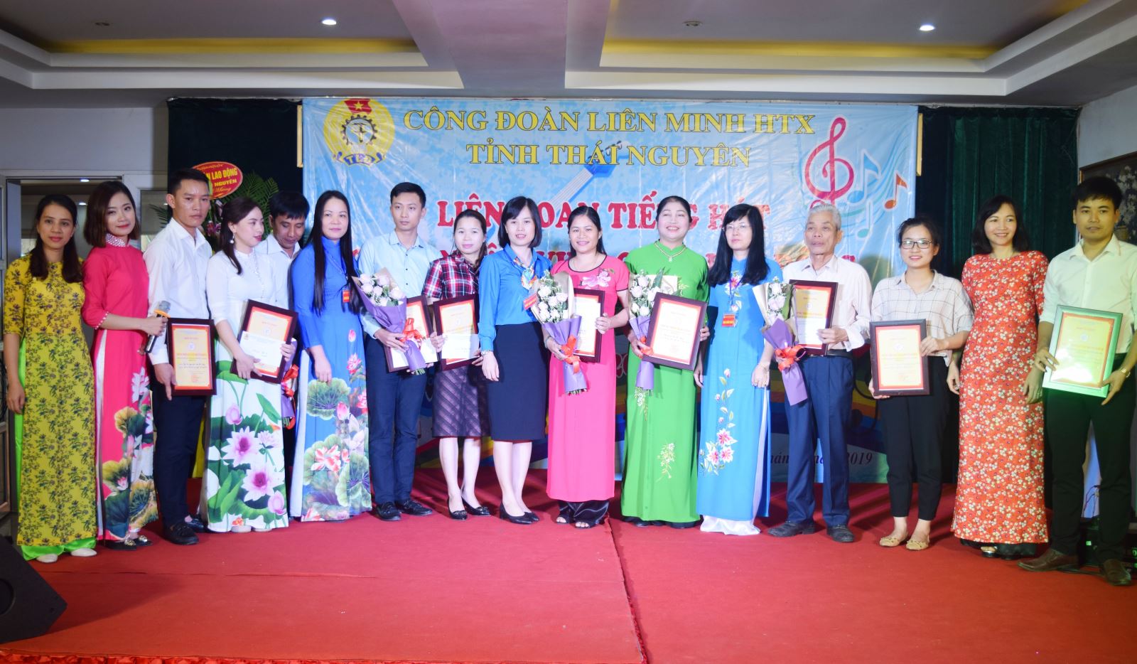 Liên hoan Tiếng hát công nhân viên chức lao động và phát động Tháng Công nhân 