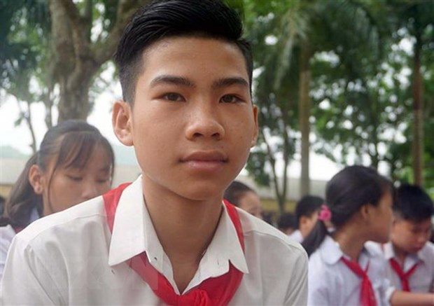 Bộ Giáo dục tặng bằng khen cho nam sinh cứu 3 bạn khỏi đuối nước