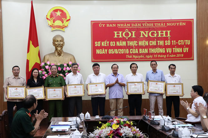Tiếp tục quán triệt, tổ chức thực hiện tốt Chỉ thị số 11 