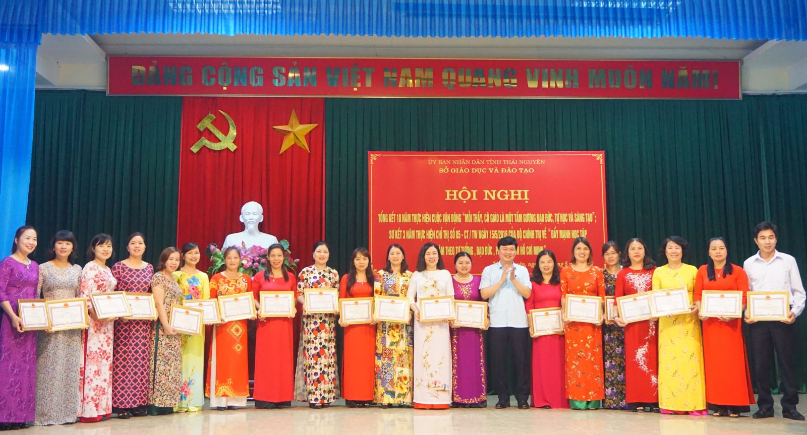 Phát huy tinh thần nêu gương trong mỗi nhà giáo 