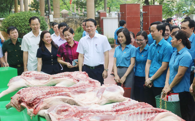 Hưởng ứng hỗ trợ tiêu thụ sản phẩm thịt lợn an toàn 