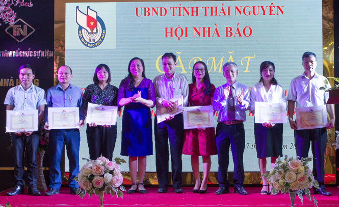 Hội Nhà báo tỉnh: Khen thưởng cho nhiều hội viên xuất sắc 