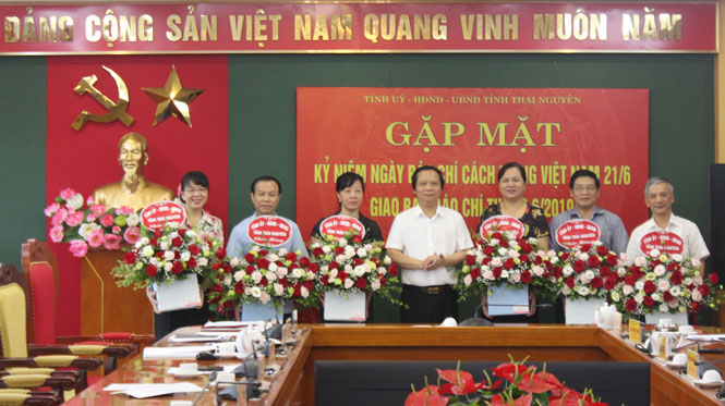 Báo chí đóng góp tích cực vào sự phát triển chung của tỉnh và đất nước 