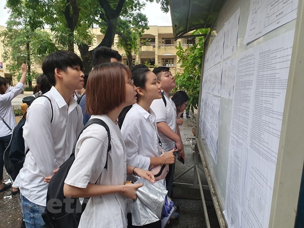Thí sinh nín thở, hồi hộp trước ngày thi đầu tiên kỳ thi THPT Quốc gia