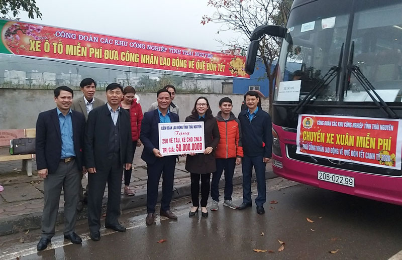 Mang Tết ấm đến người lao động