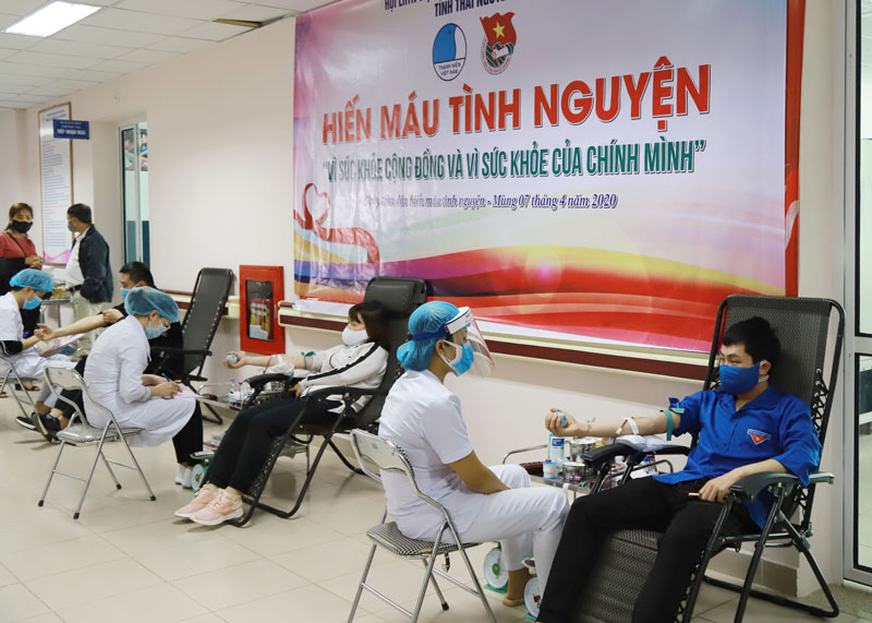 Trên 300 đoàn viên, thanh niên tham gia hiến máu tình nguyện