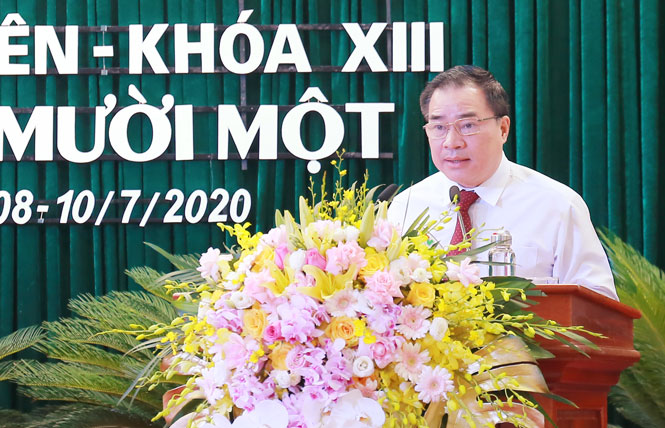 Nêu cao tinh thần trách nhiệm, đóng góp ý kiến xây dựng Nghị quyết*
