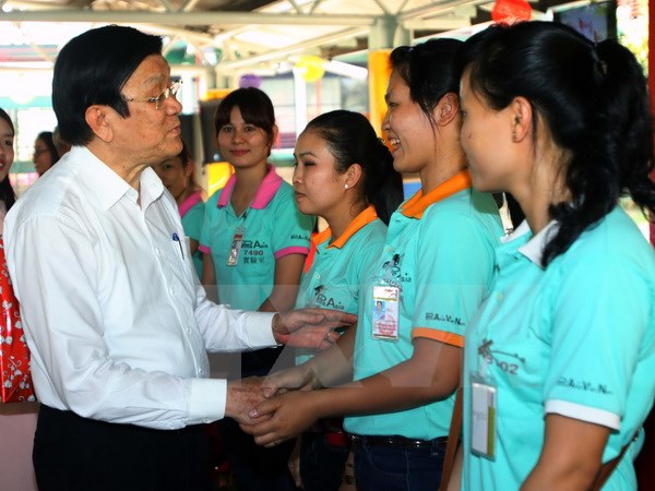Chủ tịch nước Trương Tấn Sang thăm và chúc Tết công nhân lao động