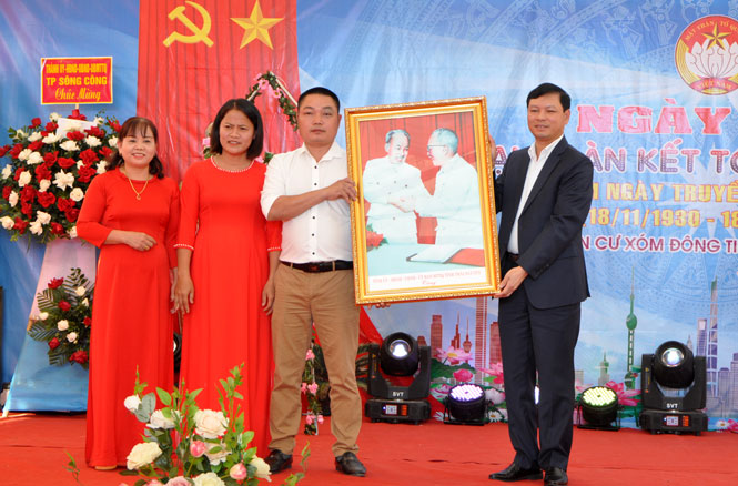 Chung vui Ngày hội Đại đoàn kết toàn dân tộc