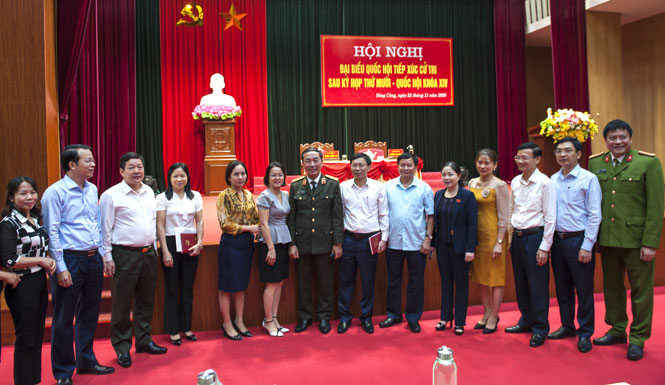 Đoàn đại biểu Quốc hội tỉnh tiếp xúc cử tri