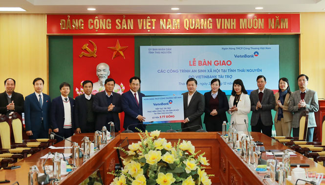 Tiếp nhận các công trình an sinh xã hội từ Vietinbank
