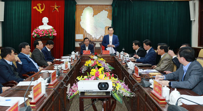 Bàn giao nhiệm vụ chỉ đạo, điều hành của Chủ tịch UBND tỉnh