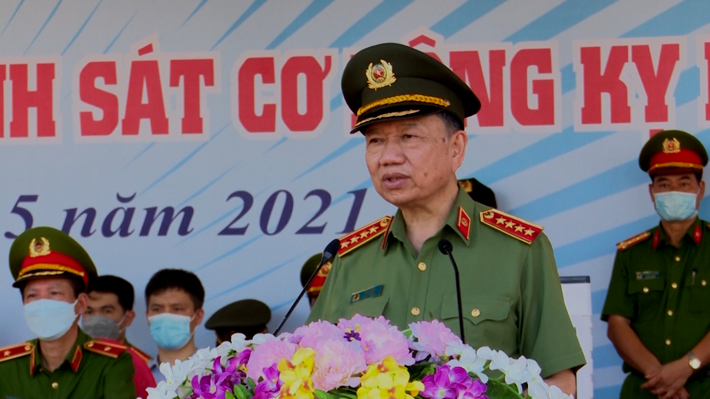 Bộ trưởng Bộ Công an thăm và kiểm tra Đoàn Cảnh sát cơ động Kỵ binh