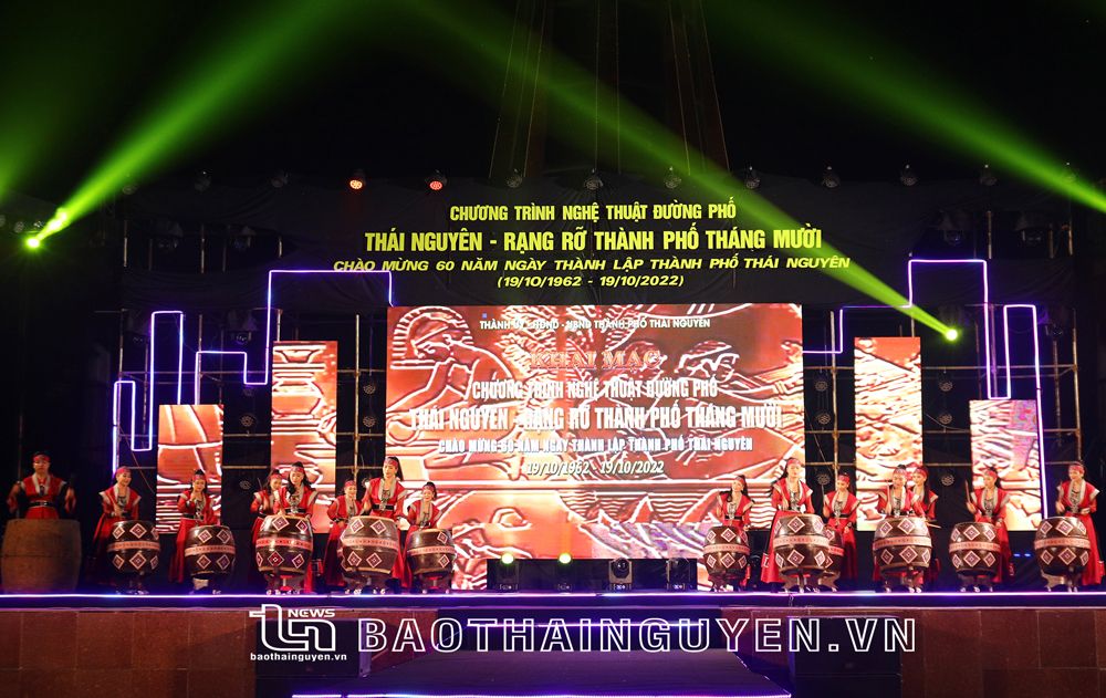 Sôi động chương trình nghệ thuật đường phố “Thái Nguyên - Rạng rỡ thành phố tháng Mười”