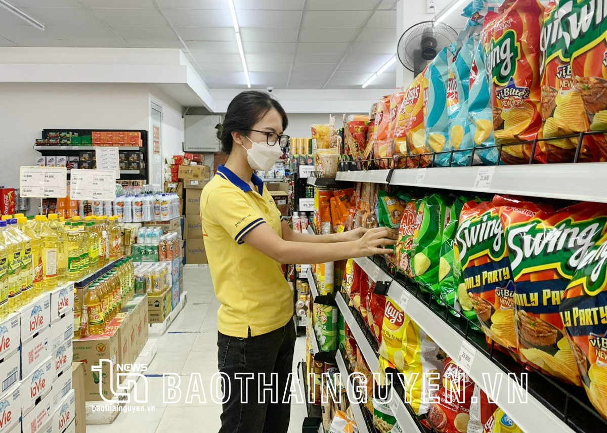 Nguồn cung thiếu, lãi suất tăng: Người vay khó chồng khó