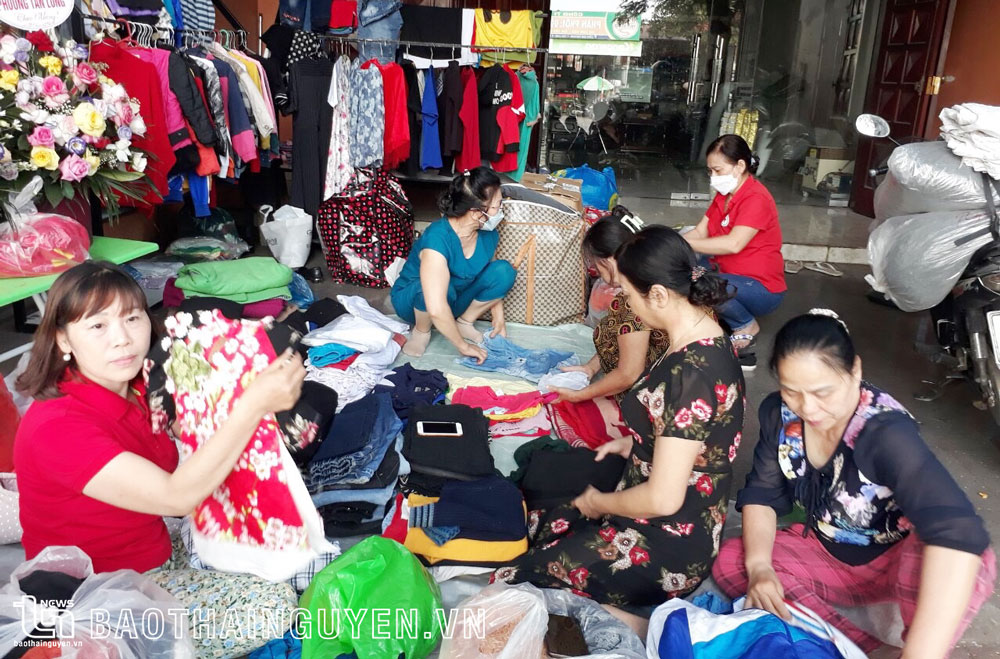 “Gian hàng 0 đồng” san sẻ yêu thương