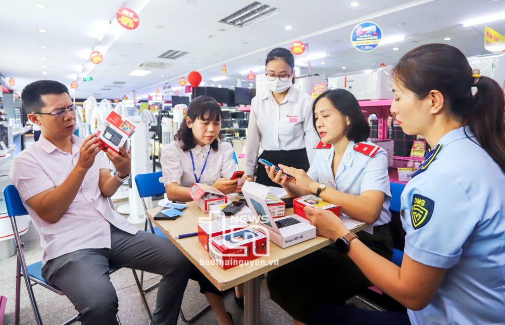 Kiểm tra hoạt động kinh doanh thiết bị đầu cuối thông tin di động mặt đất