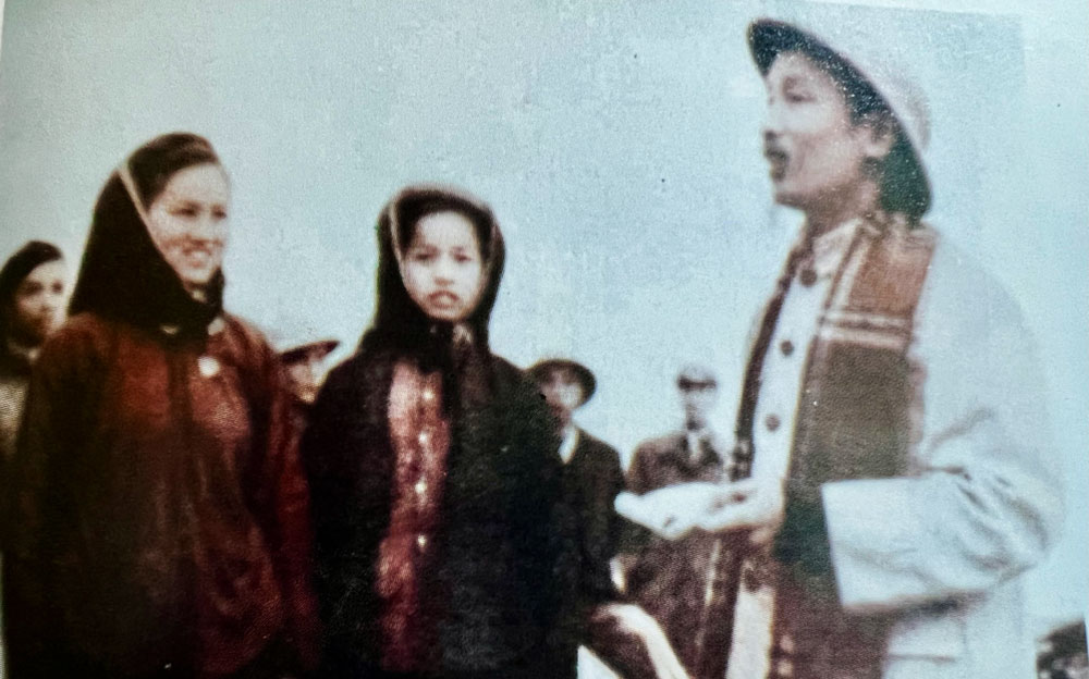 Huống Thượng khắc ghi lời Bác dạy