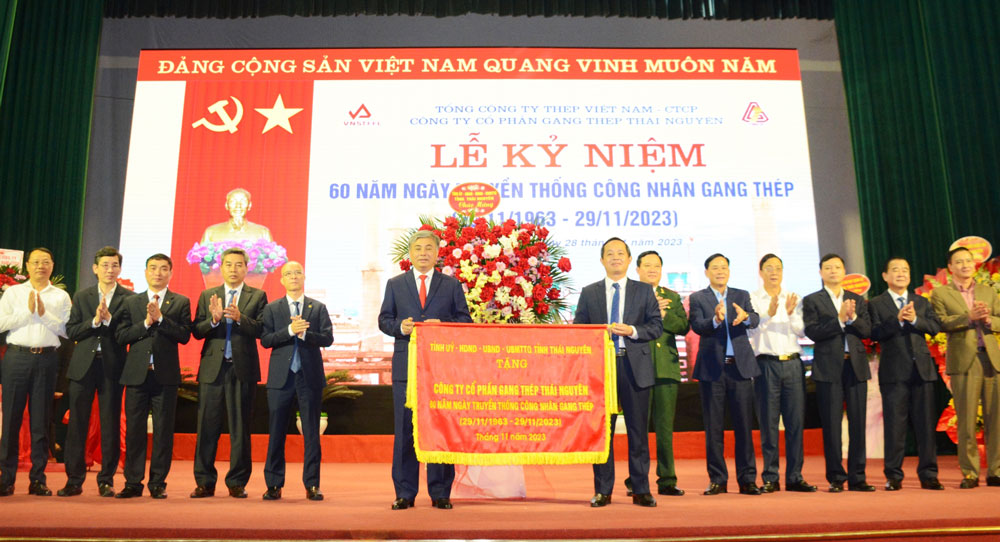 Kỷ niệm 60 năm Ngày truyền thống công nhân Gang thép