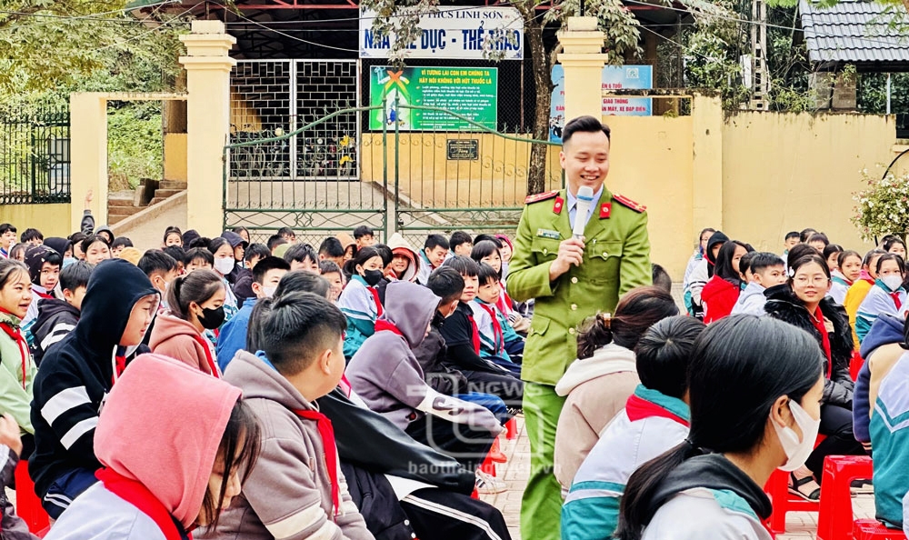 Đẩy mạnh tuyên truyền, vận động, thu hồi vũ khí, vật liệu nổ, pháo và đồ chơi nguy hiểm
