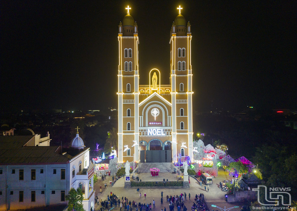 Không khí đón Giáng sinh rộn ràng khắp nơi