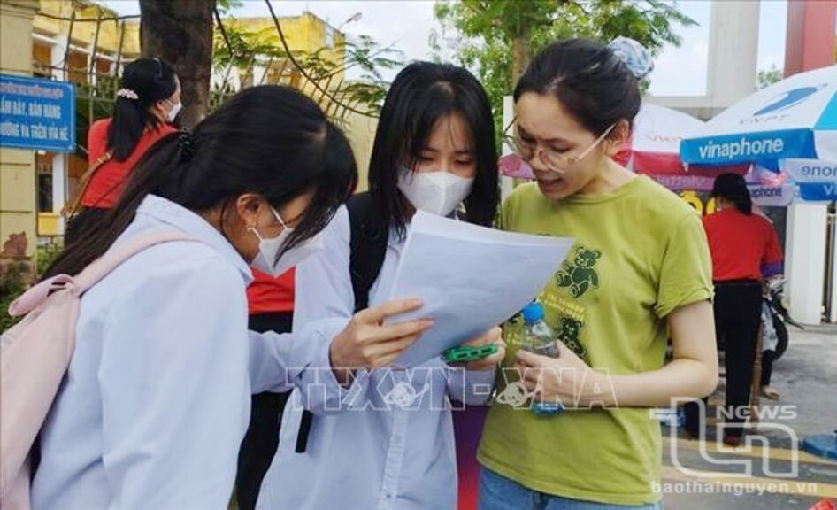 Thi tốt nghiệp THPT từ 2025: Cấu trúc đề thi môn Ngữ văn khắc phục việc chép văn mẫu