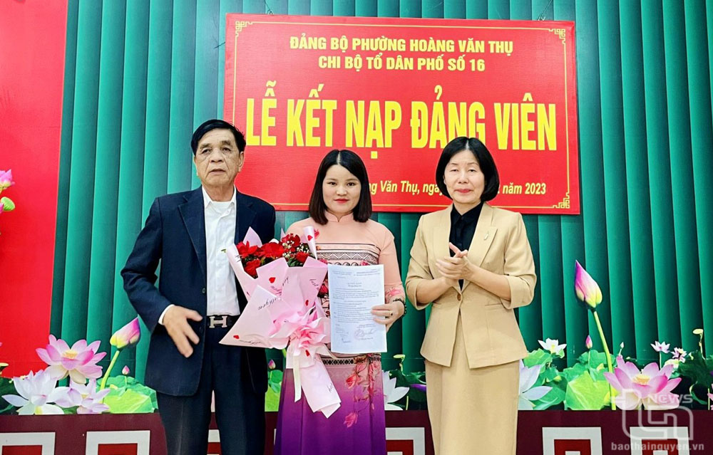 Phát triển đảng viên: Cách làm ở phường Hoàng Văn Thụ