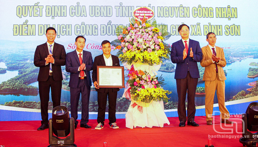 Công bố quyết định công nhận Điểm du lịch cộng đồng hồ Ghềnh Chè