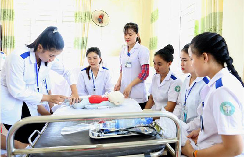 Không đào tạo từ xa các ngành thuộc lĩnh vực sức khỏe và đào tạo giáo viên