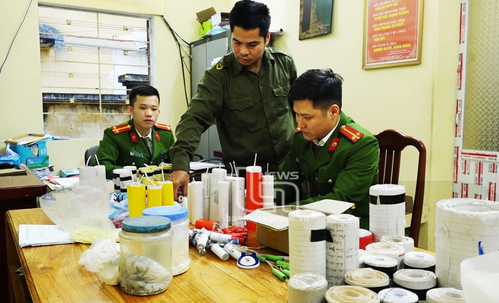 Phú Lương: Học sinh tự giác giao nộp 15,2kg pháo tự chế