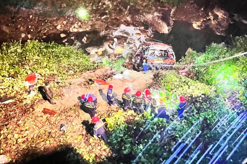 Xe khách lao xuống vực, ba người tử vong, nhiều người bị thương nặng