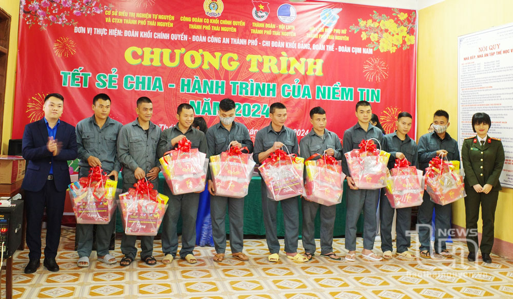 Tết sẻ chia với các học viên cai nghiện