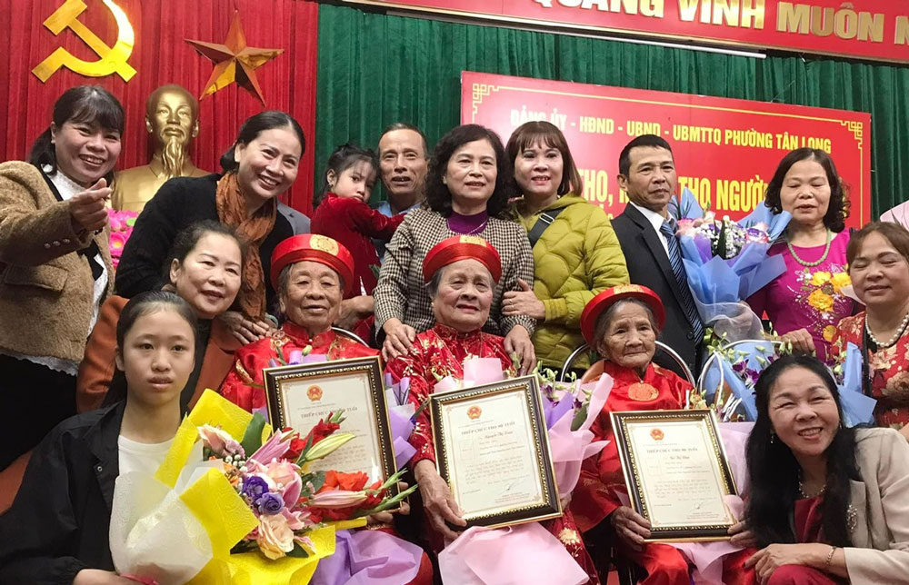 Mừng thọ đầu năm: Nét đẹp văn hóa truyền thống