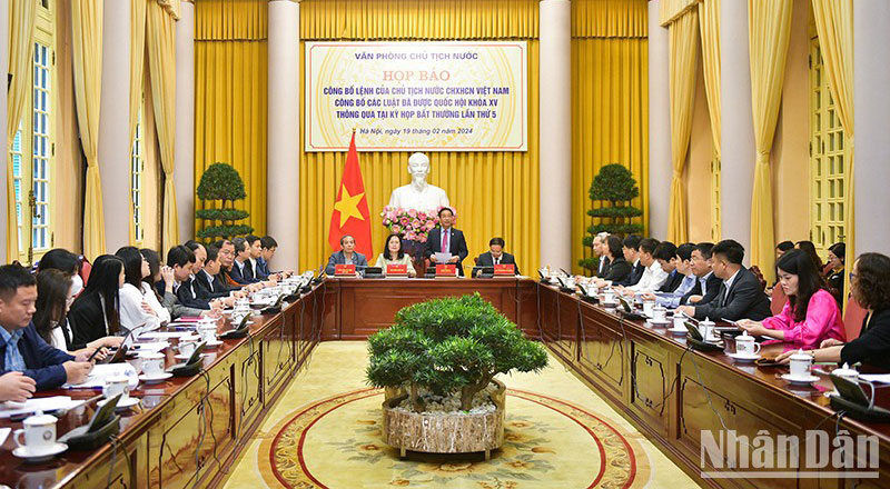 Công bố Lệnh của Chủ tịch nước về Luật Đất đai (sửa đổi) và Luật Các tổ chức tín dụng (sửa đổi)