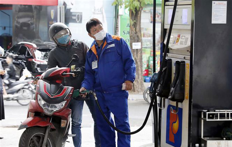 Xăng, dầu đồng loạt giảm giá