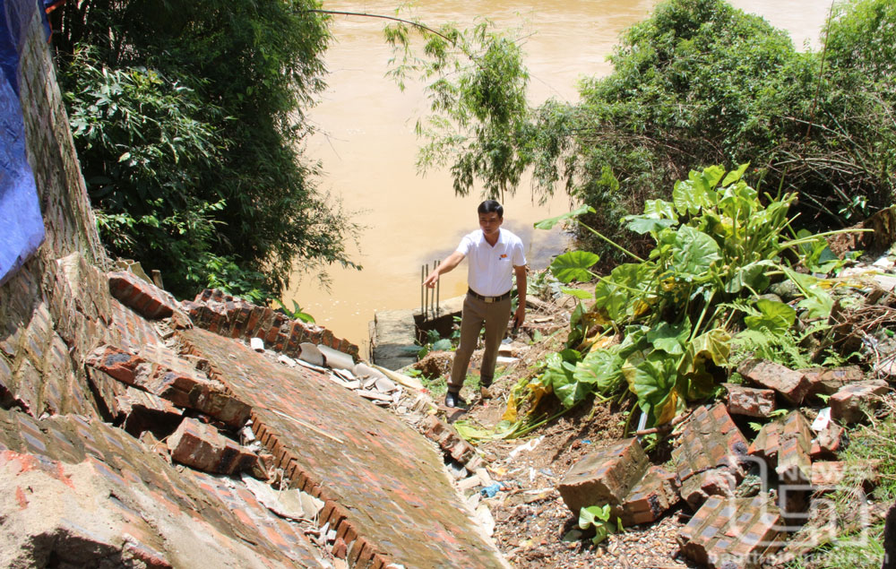 Sạt lở bờ sông Cầu: Người dân thấp thỏm, lo âu