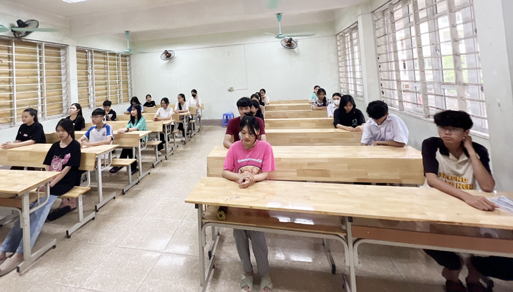 3 thí sinh bị đình chỉ trong buổi thi môn Ngữ văn 