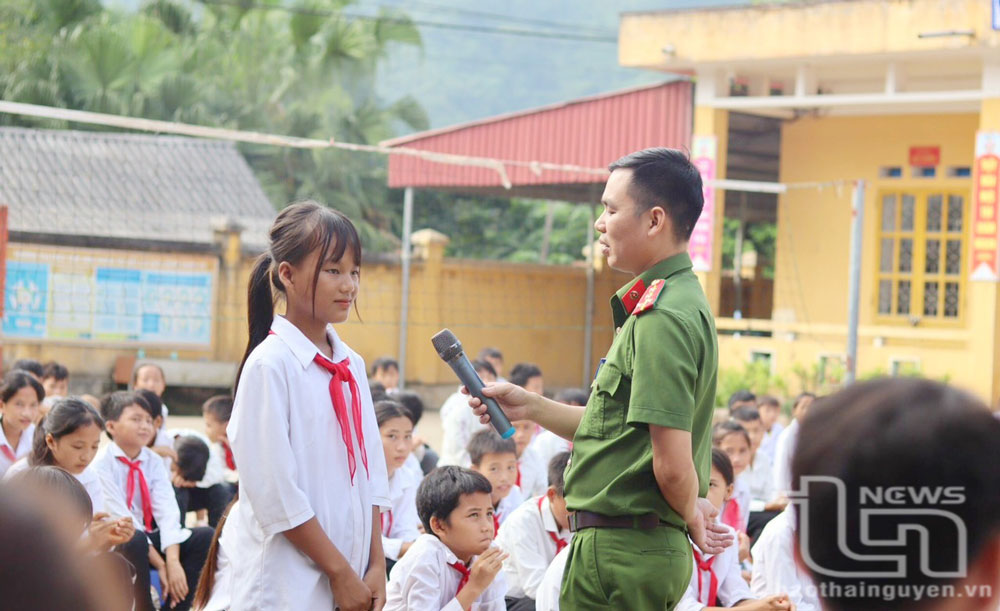 Bám bản, giữ bình yên vùng cao