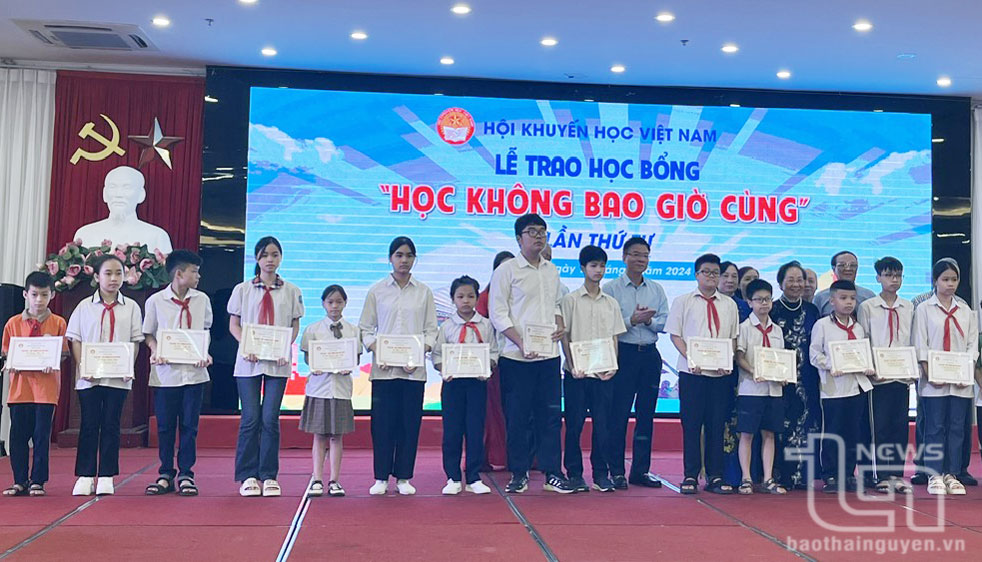 Vinh danh những điển hình noi theo tấm gương học tập của Bác