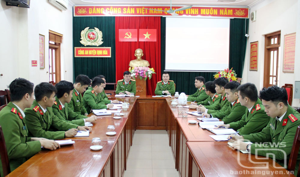 “Phủ xanh” thông tin tích cực, dẹp bỏ quan điểm sai trái