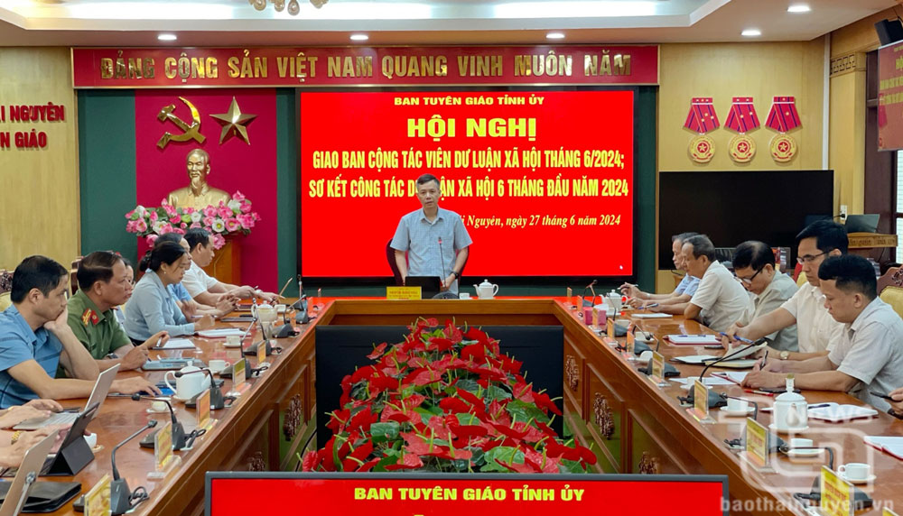 Đa dạng hóa hình thức nắm bắt thông tin, định hướng dư luận